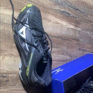 Mizuno volleyball shoes